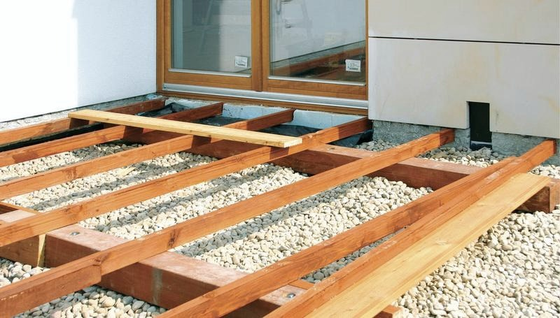 Co położyć na zewnętrzny taras? 7 trwałych i stylowych rozwiązań